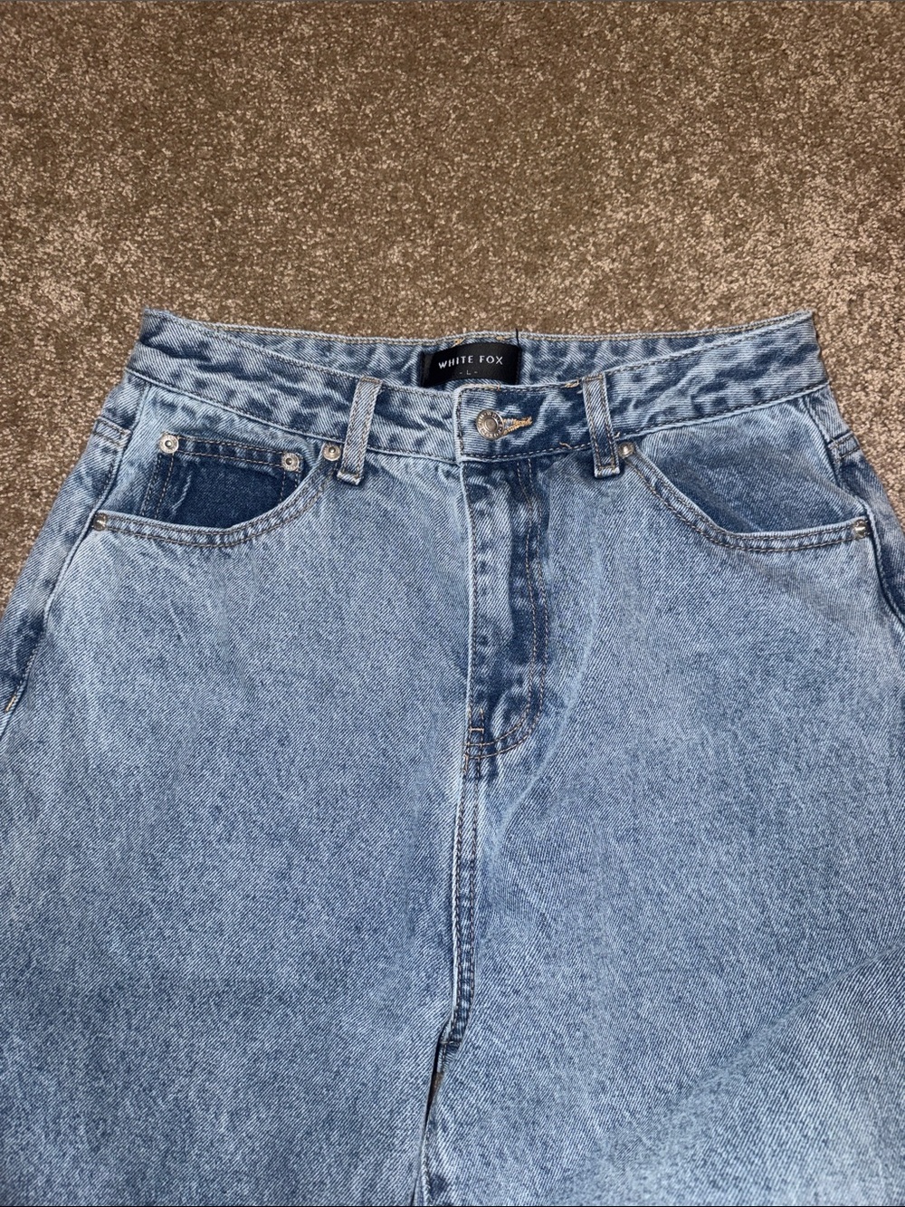 White Fox Boutique Washed Blue High-Rise Straight Jeans - Large - Picture 6 of 9